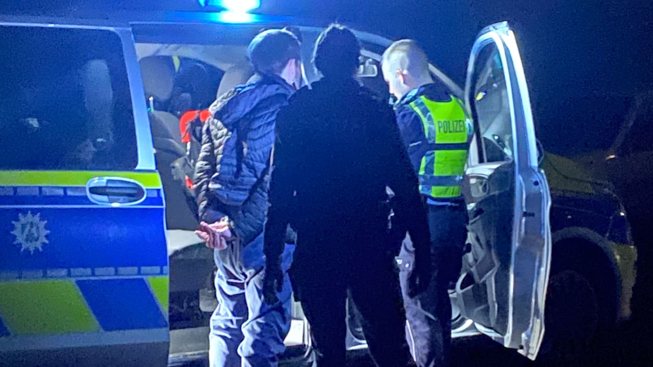 Düsseldorf: Schuhe gestohlen und mit falschem Sperma beschmiert | Regional