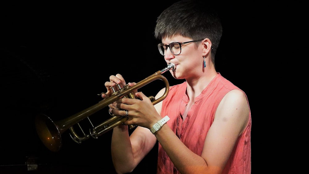 Eine führende Rolle im auch bei uns immer präsenteren New British Jazz spielt die junge Trompeterin Laura Jurd.