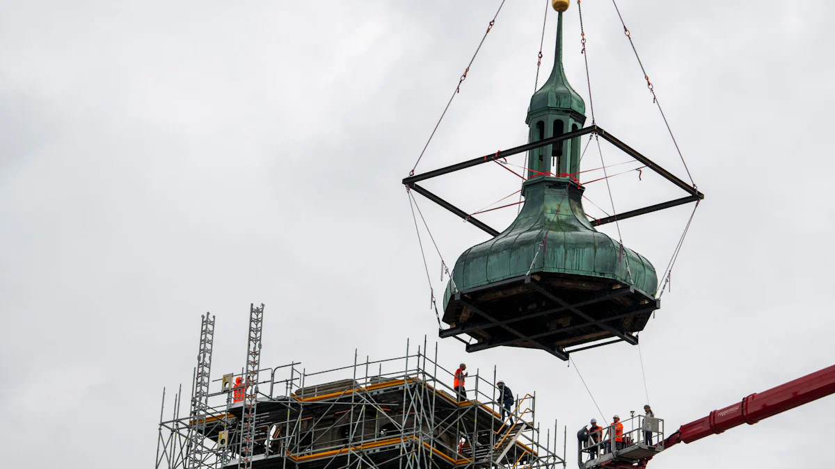 Spektakuläre Kranarbeiten am Perlachturm: Augsburg köpft sein Wahrzeichen - Bayern