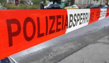 Rot-weißes Polizei-Absperrband.