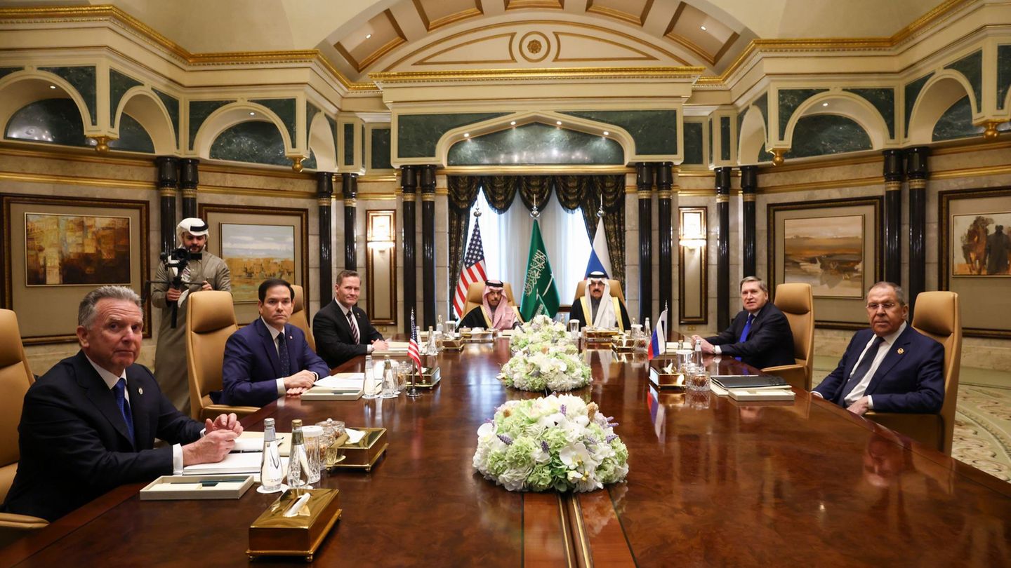 Rubio und Lawrow treffen sich als Außenminister das zweite Mal persönlich. (Archivbild) Foto: Evelyn Hockstein/Pool Reuters/AP/d