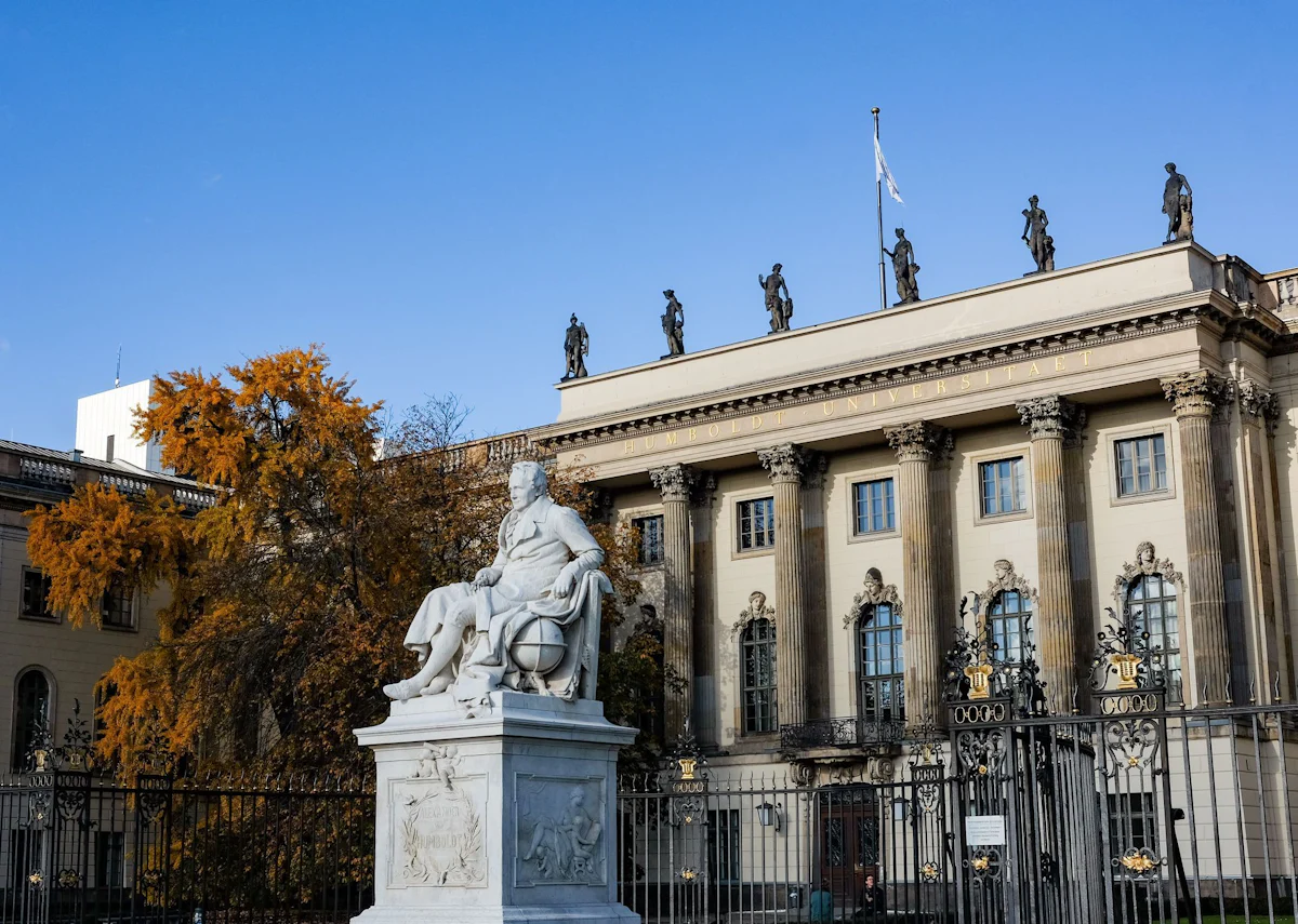 Bundesverfassungsgericht - Entfristungspflicht für Postdocs? Karlsruhe kippt Vorschrift - Politik