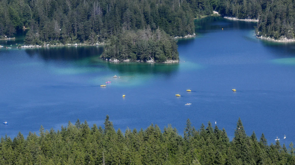 Vermisstensuche in Bayern: Vater und Kind im Eibsee verschwunden - Bayern