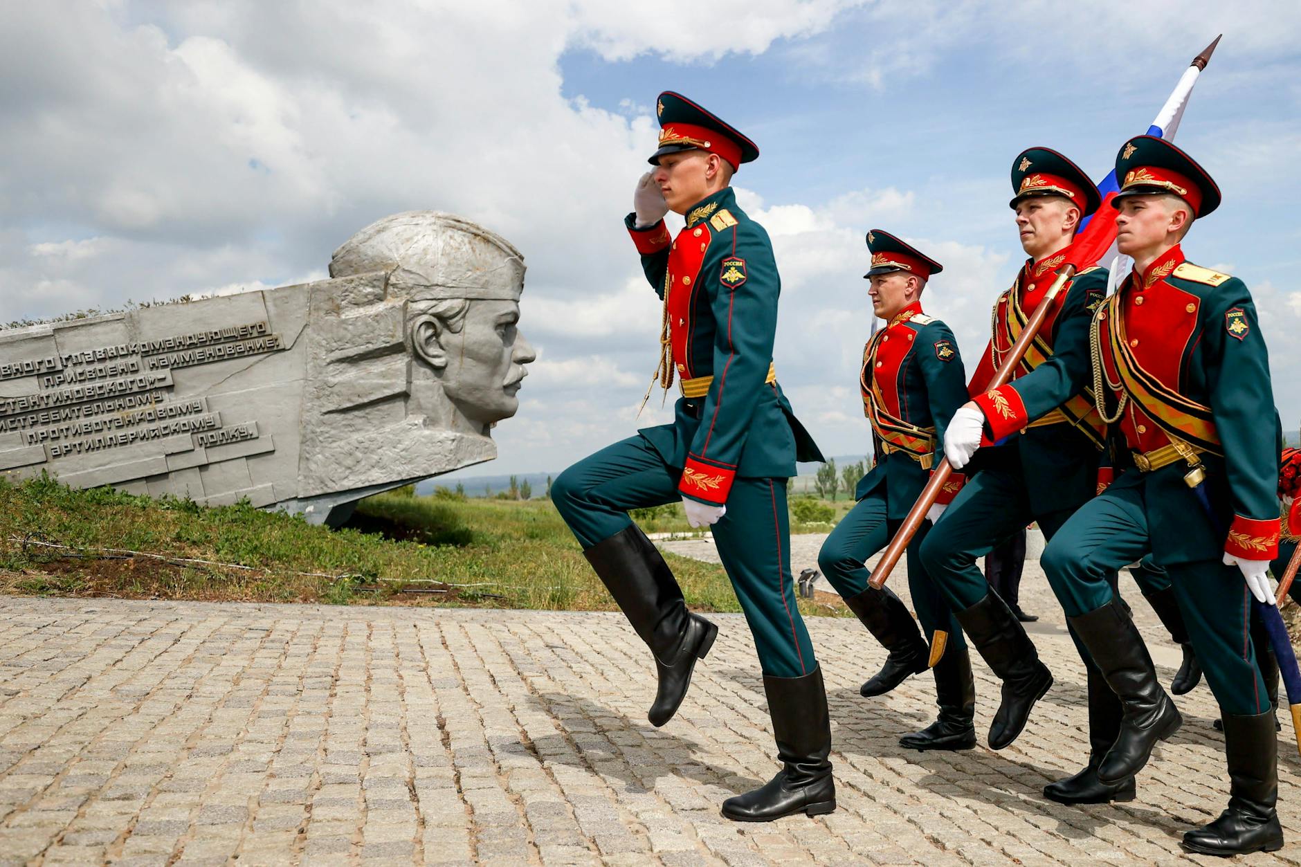 Russische Feierlichkeiten anlässlich des Jahrestages des Sieges über Nazideutschland in Donezk