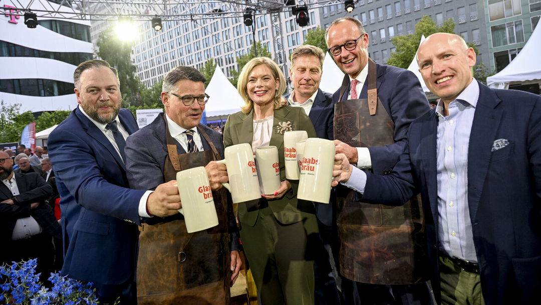 Hessenfest in Berlin mit Bundeskanzler Friedrich Merz und Boris Rhein
