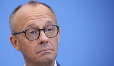Merz kritisiert EU - und will Deutschland aus der Rezession führen