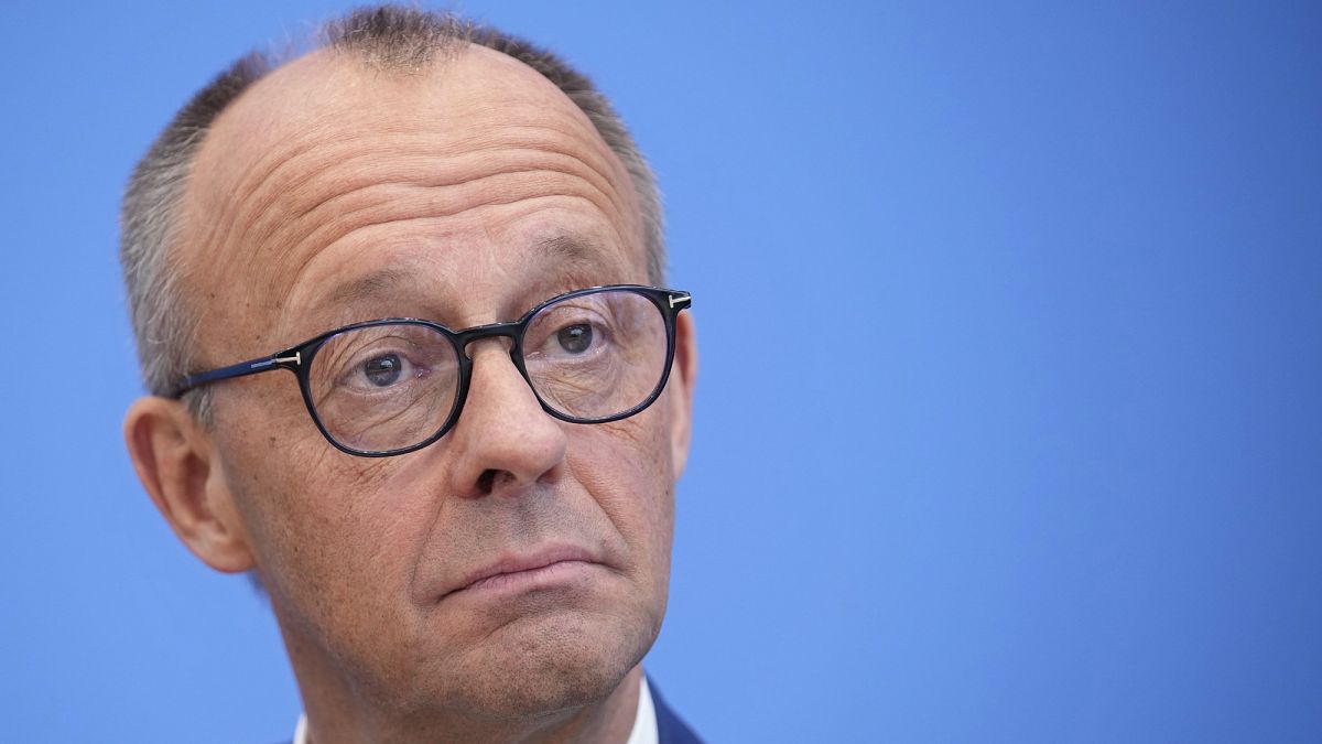 Merz kritisiert EU - und will Deutschland aus der Rezession führen