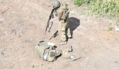 Putin lässt eigene Soldaten hinrichten: Warum ist die russische Armee so grausam? | Politik