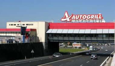 Ein Autogrill Restaurant an der Autobahnausfahrt Roma Sud.