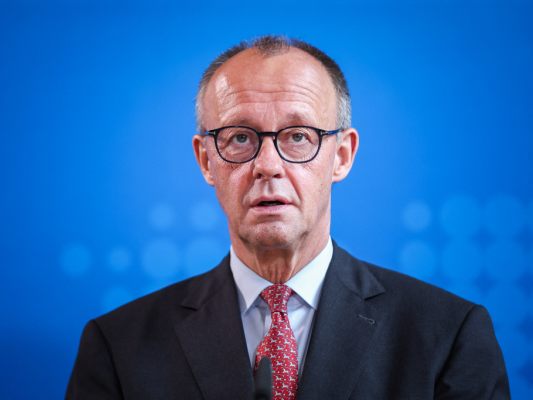 Merz trifft Macron in Berlin: Neustart der Beziehungen