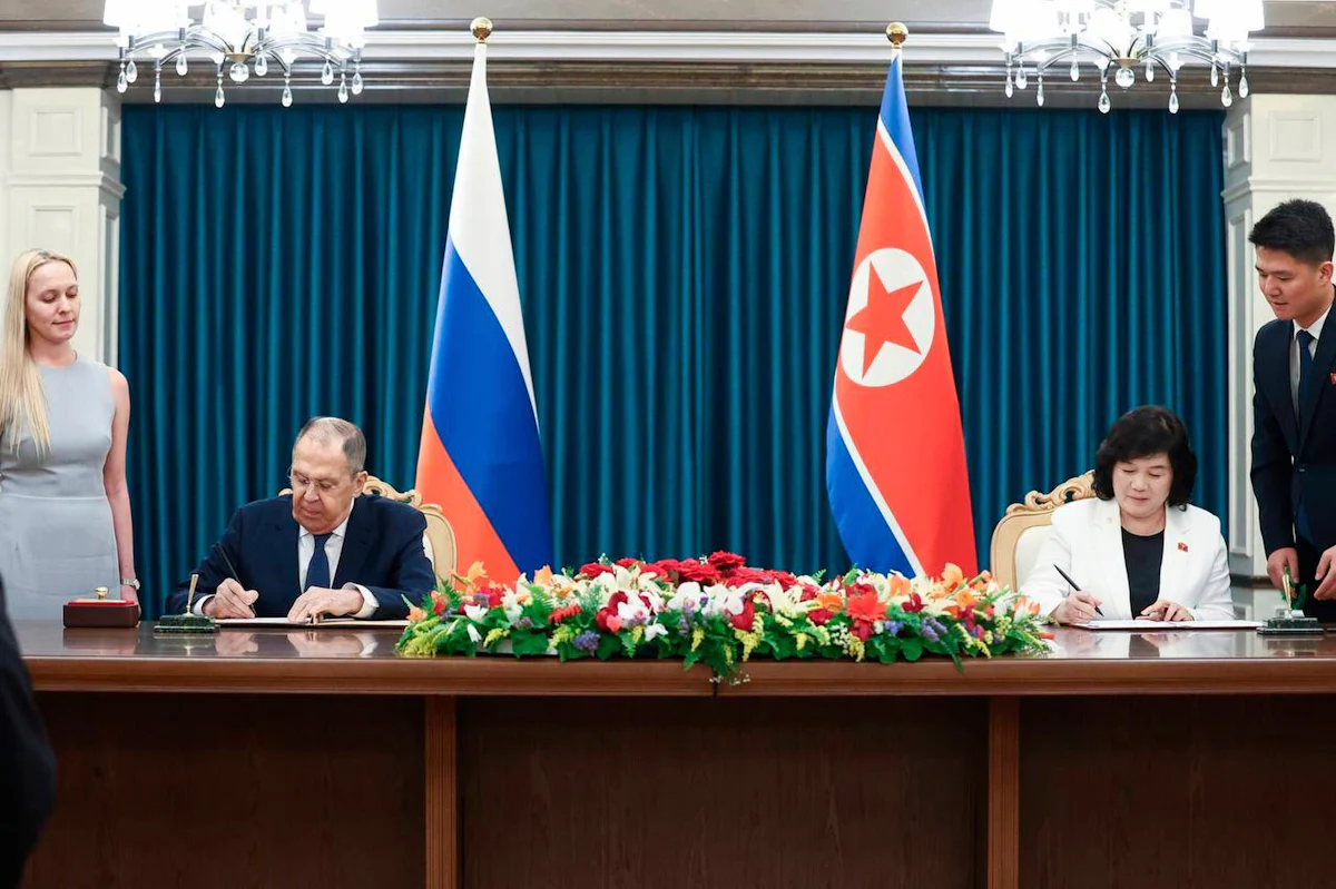 Krieg in der Ukraine - Lawrow: Nordkorea unterstützt Russlands Kriegsziele - Politik