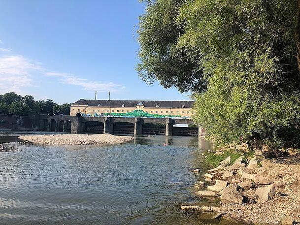Hinter dem Oberföhringer Stauwehr findet man viele ruhige Ecken zum Baden - aber keinen Kiosk.