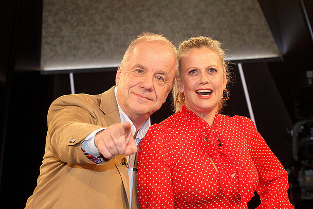Hubertus Meyer-Burckhardt und Barbara Schöneberger sind die Gastgeber der "NDR Talk Show".