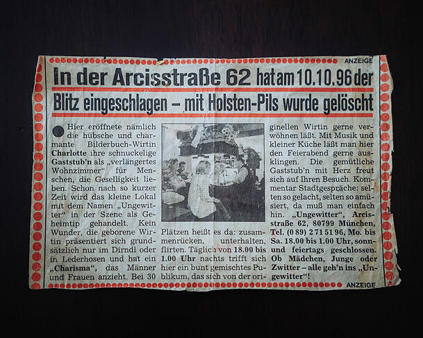 Charlotte Gornik hat viel von damals aufgehoben: Fotos, Briefe, Autogramme. Darunter auch ein Zeitungsartikel über das Ungewitter von 1996.