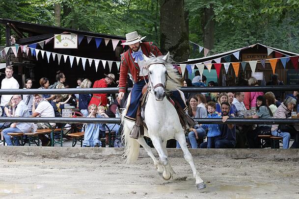 Mal mit Pferd, mal mit Lasso: Neben Musik und Kinderprogramm gibt es an beiden Tagen Vorführungen.