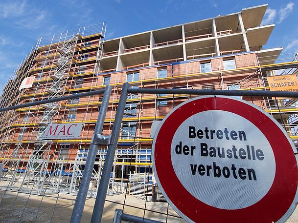 Bezahlbare Wohnungen sind vielerorts Mangelware. In München ist der Zuzug massiv; der Neubau hingegen zu gering. (Archivfoto)