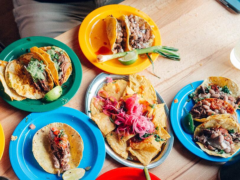 Sechs verschiedene Sorten Tacos stehen in der Taqueria con Salsa auf der Karte. Darunter auch ein Schweinshaxn-Taco.