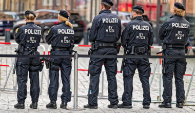 Fast 300 Beamte im Einsatz: Münchner Polizei löst Fake-Hochzeit auf