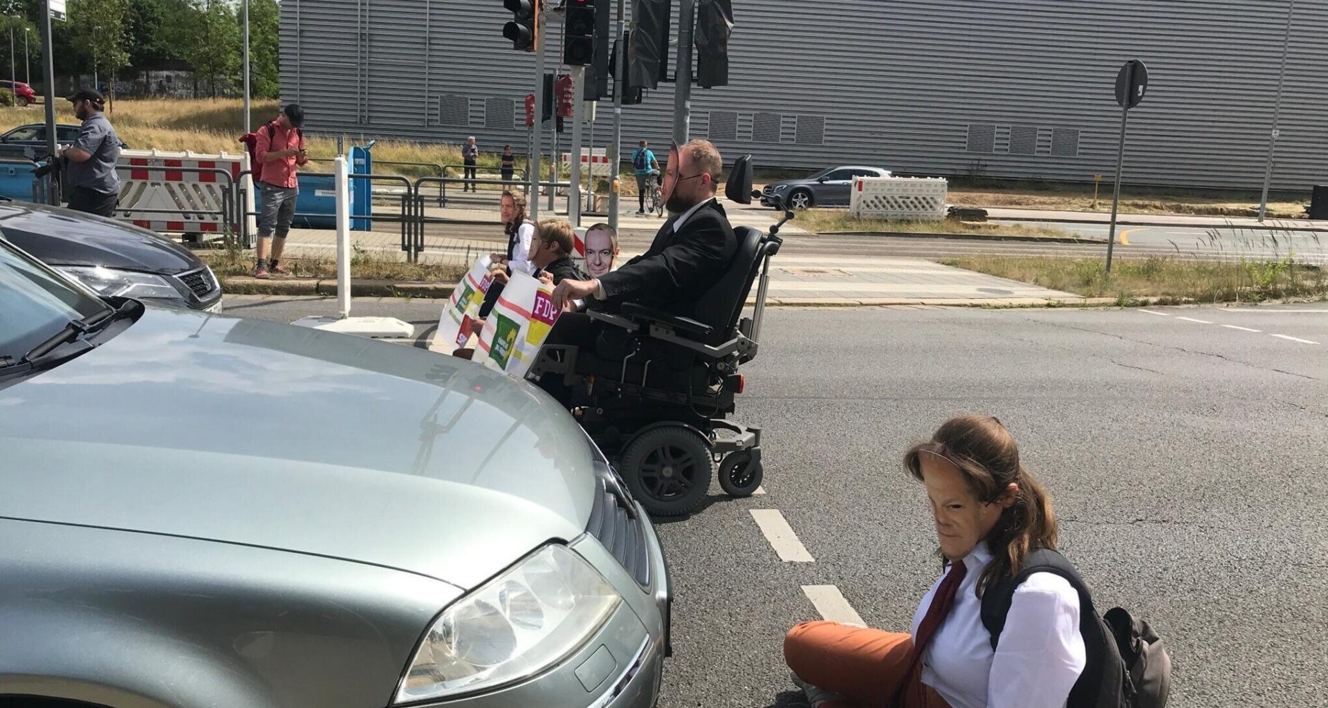 Welche Folgen wird die Klebe-Aktion auf der Zwickauer Straße haben?