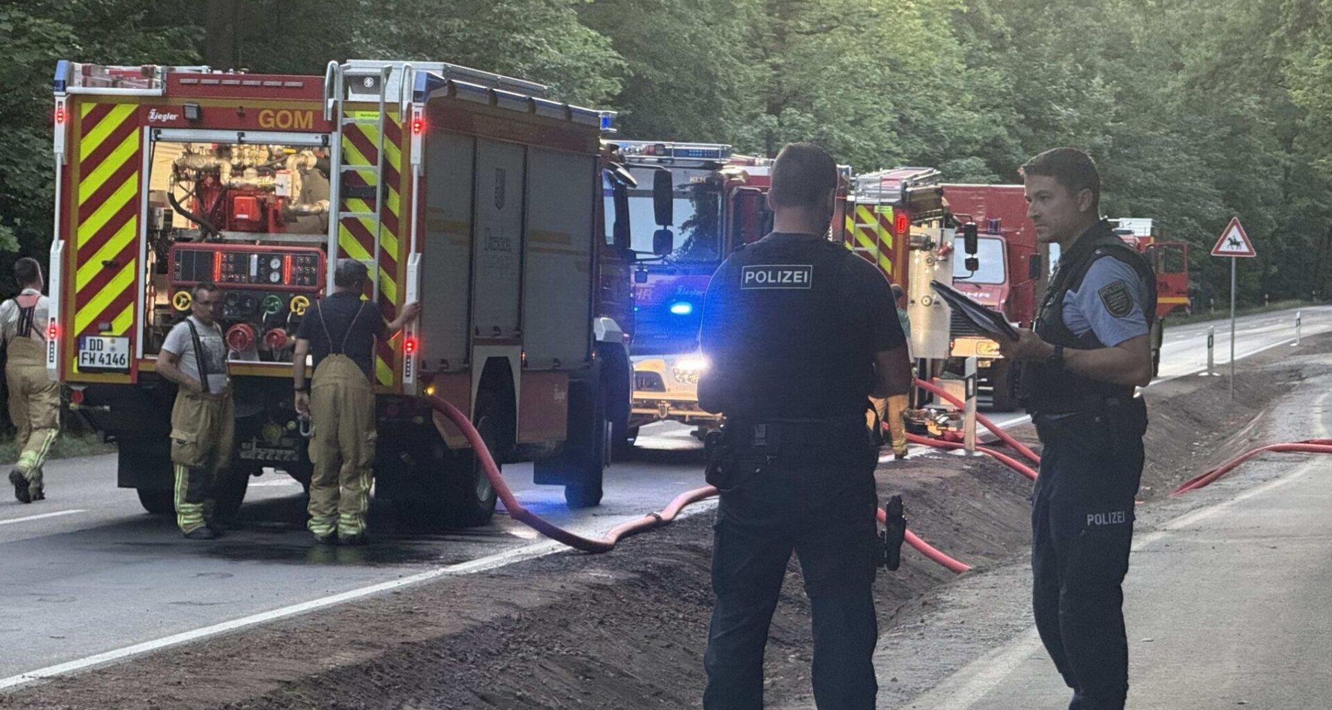 Restlöscharbeiten in der Dresdner Heide laufen