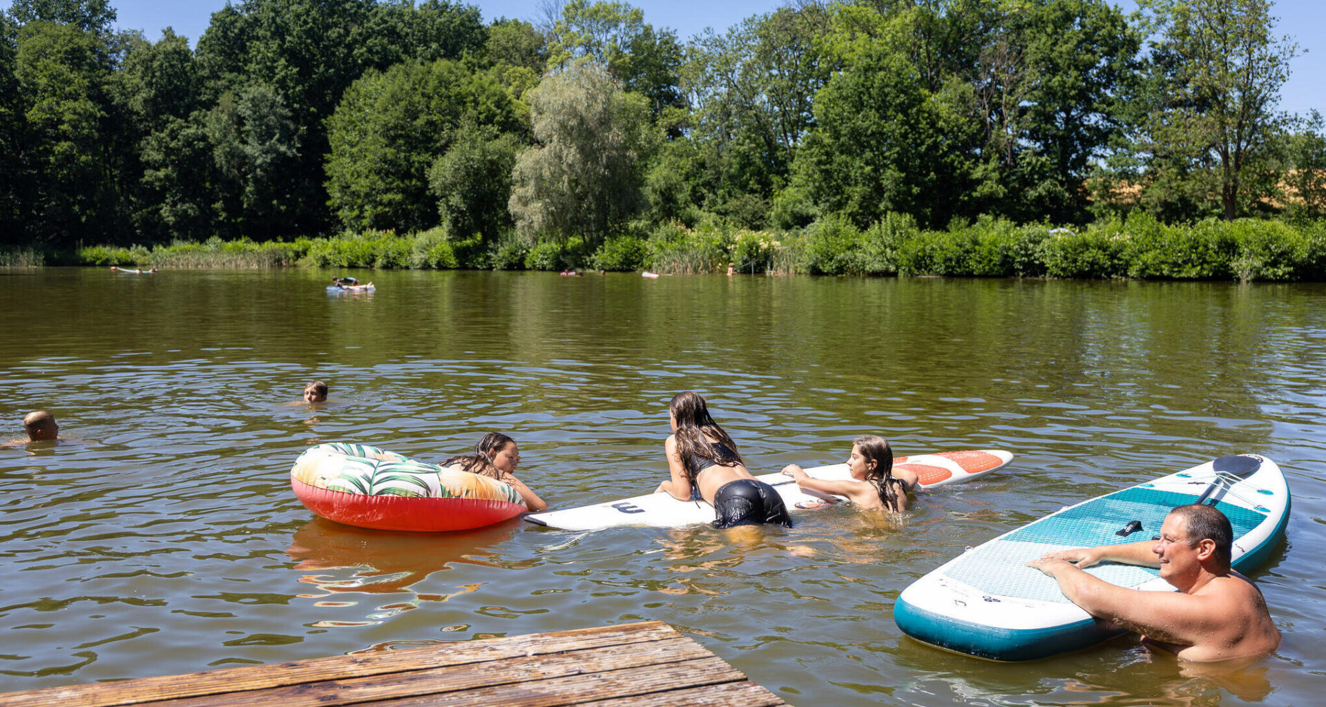 So kühl ist das Wasser im Naturbad Niederwiesa