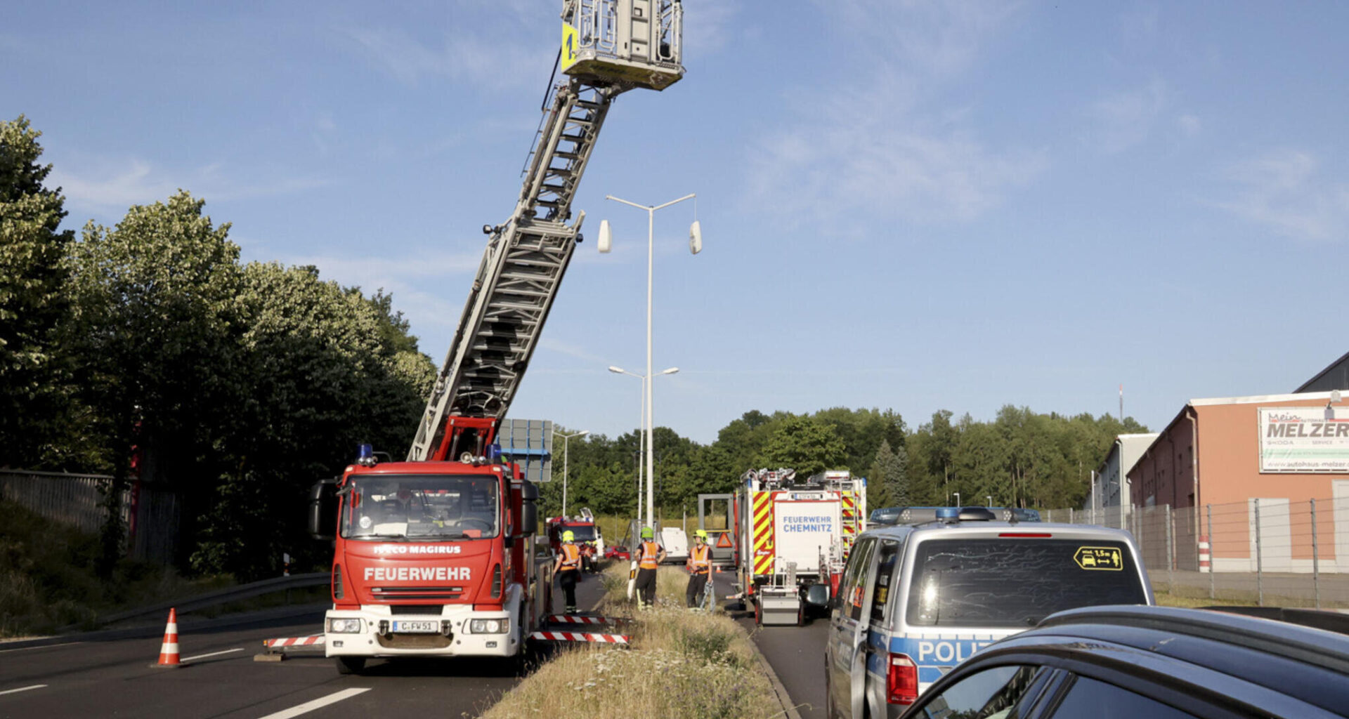 Laterne auf dem Chemnitzer Südring drohte nach Unfall umzukippen