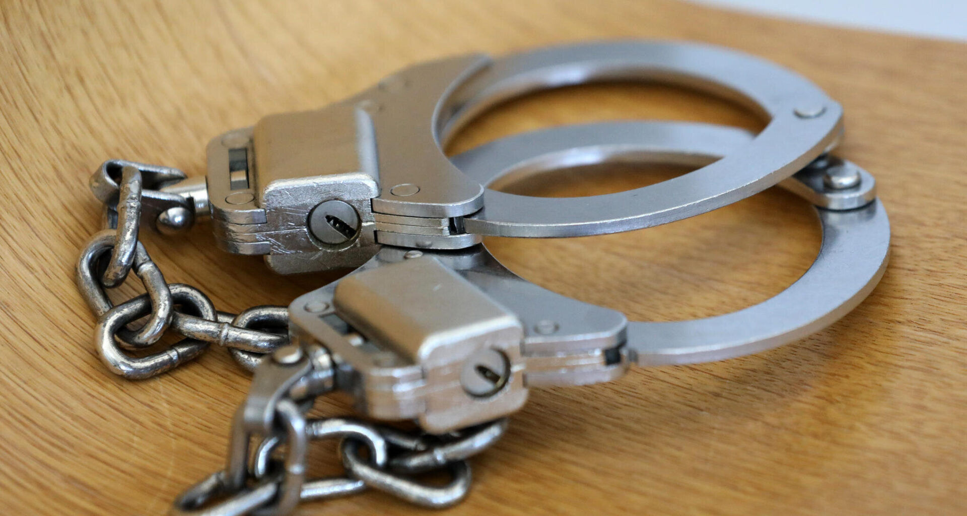 Gericht verurteilt Ladendetektiv wegen Freiheitsberaubung und Beleidigung