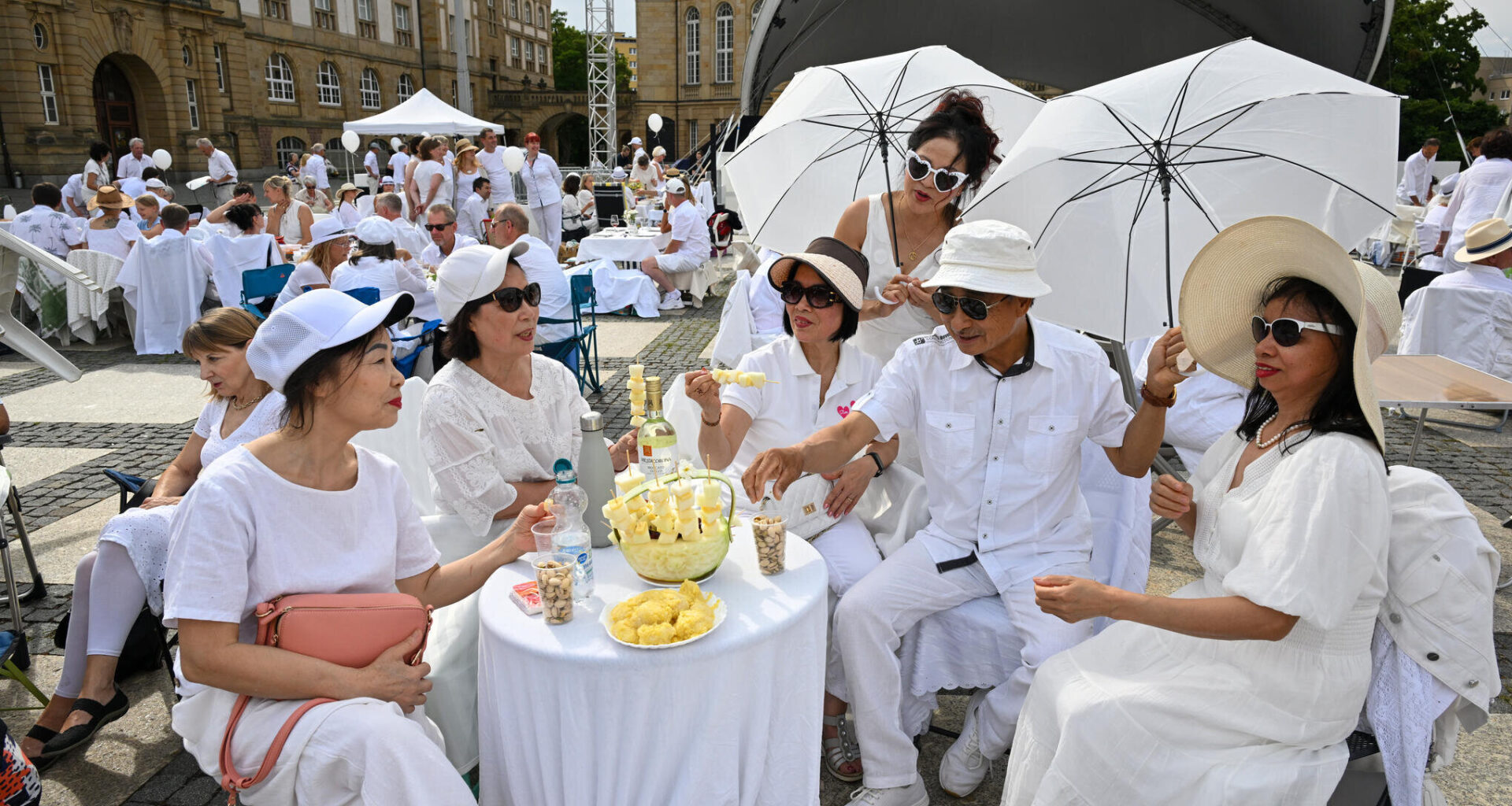 Was beim „Diner en blanc“ in Chemnitz aufgetischt wurde