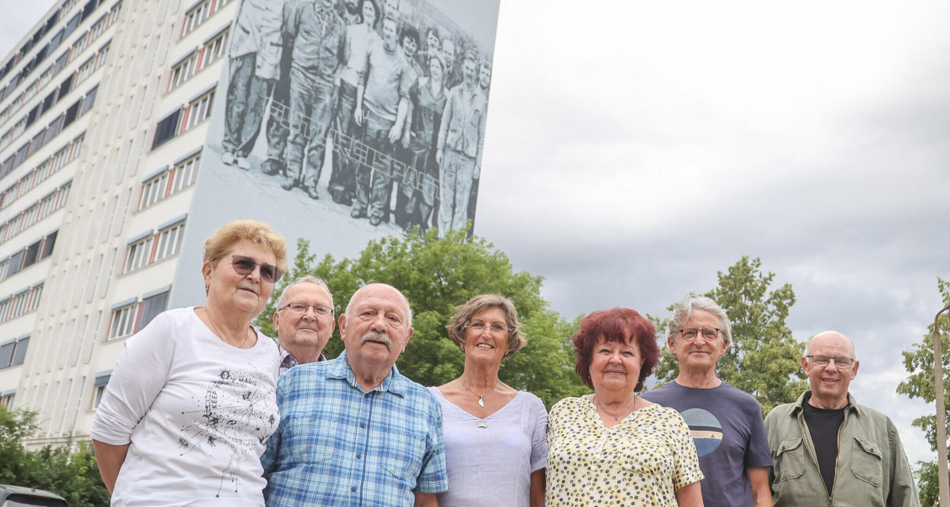 Ein altes Brigade-Foto des VEB Numerik in Chemnitz wird zum Kunstwerk
