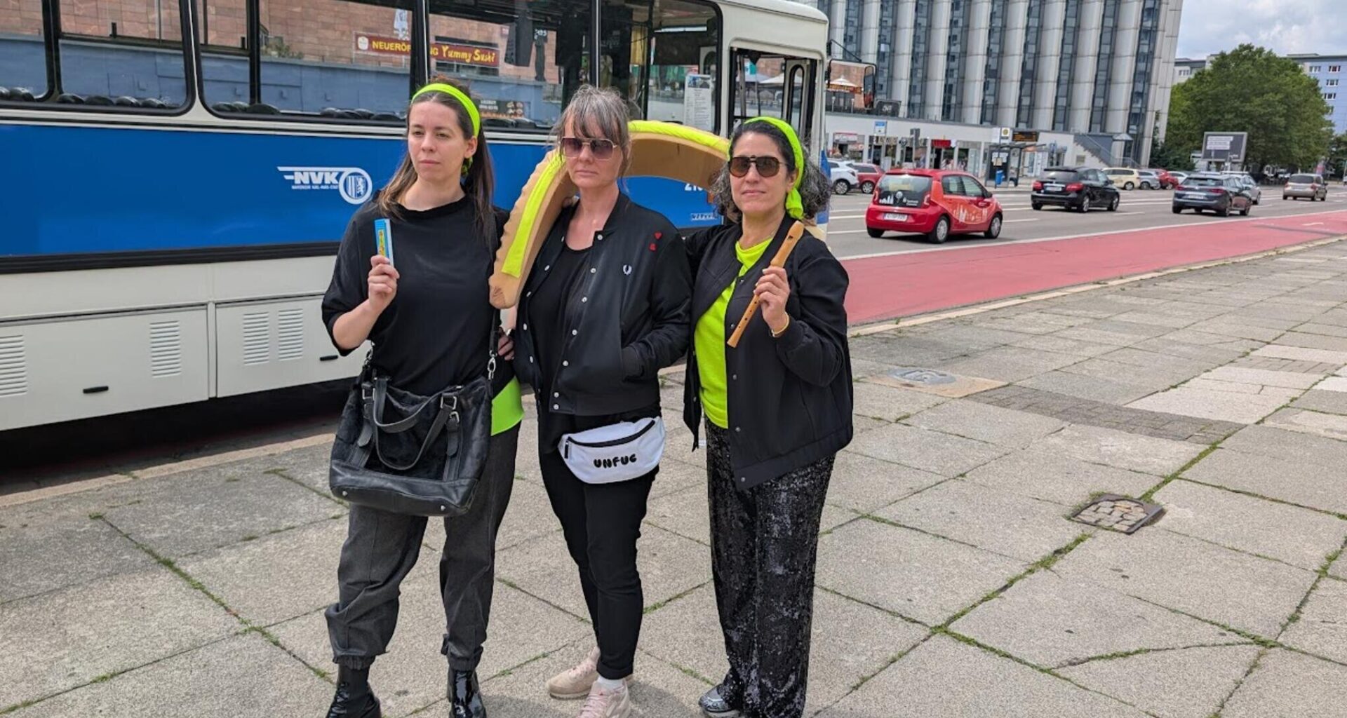 Geschichten von Chemnitzer Frauen und Arbeit im alten Ikarus-Bus