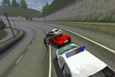 Von Null auf Vollgas - und vor dem Aus? So hat sich die Kult-Reihe "Need for Speed" entwickelt - 1999 erschien unter dem deutschen Beinamen "Brennender Asphalt" der vierte Teil des Temporausches. Zu den Neuerungen zählte ein realistisches Schadensmodell, welches Unfallfolgen im Detail abbildete. Die Polizei bekam erstmals Verstärkung durch Hubschrauber, was den Nervenkitzel erhöhte. Ebenfalls neu: ein Karrieremodus sowie individuelles Tuning.