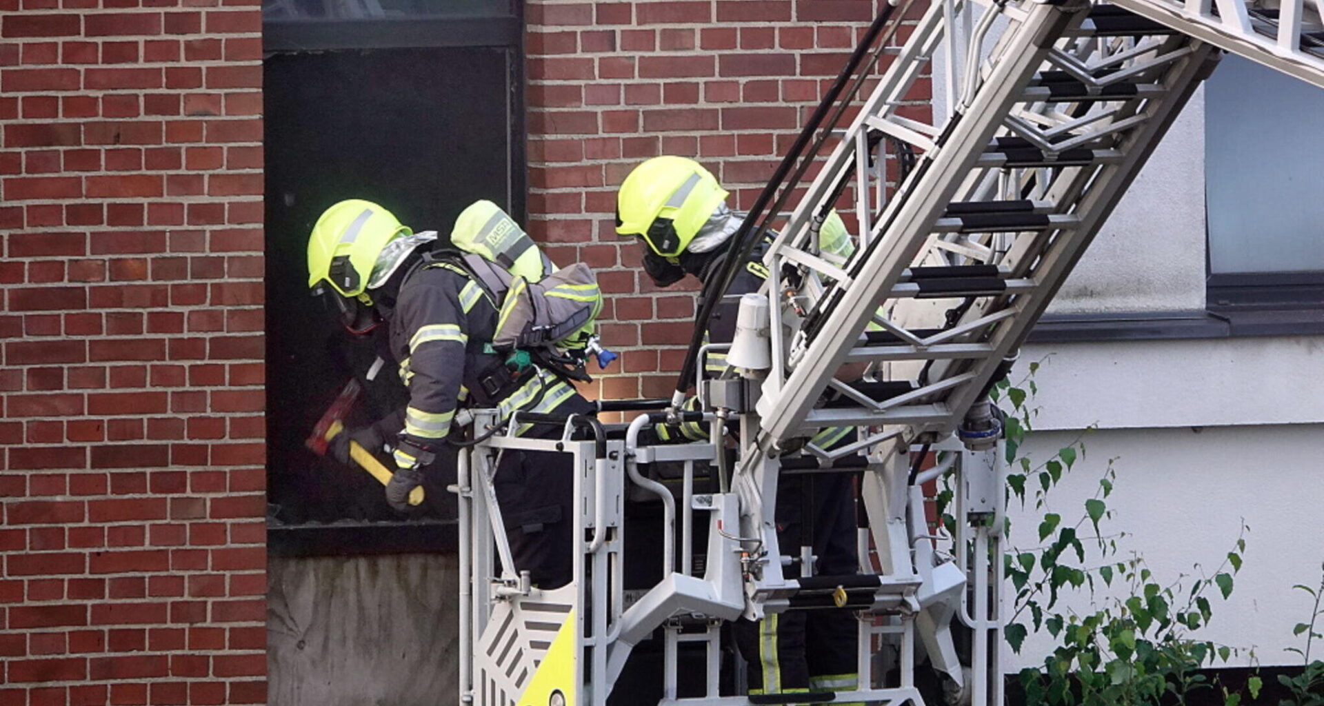 Unbekannte zünden Kabel in ehemaligem Chemnitzer Bahngebäude an