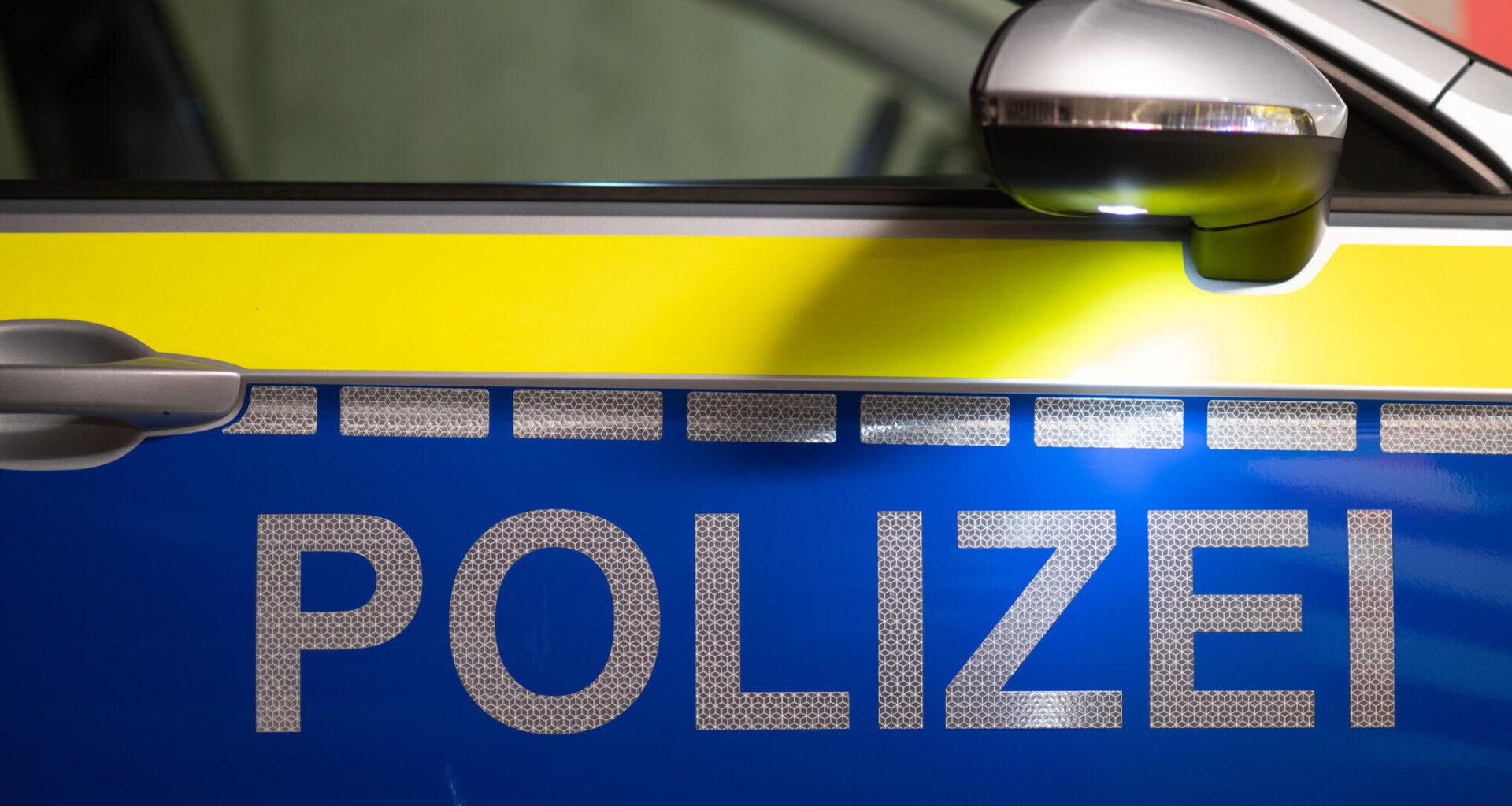 Kinder verprügeln 18-Jährigen und rauben ihn aus