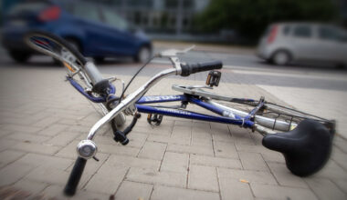 Notbremsung nötig: Radfahrer (74) bei Sturz in Braunschweig schwer verletzt