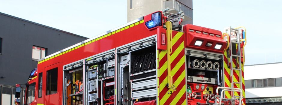 Aktuell: Feuerwehr rettet in Wiesbaden Menschen aus brennendem Gebäude