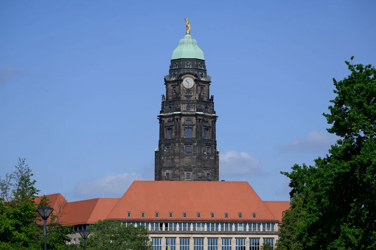 Dresden - Personalnot: Bußgeldbehörde bearbeitet keine Privatanzeigen - Panorama