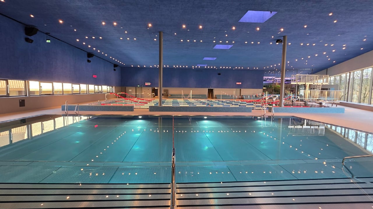 Kurz nach Eröffnung: 67-Millionen-Euro Schwimmbad in Frankfurt wieder zu | Regional