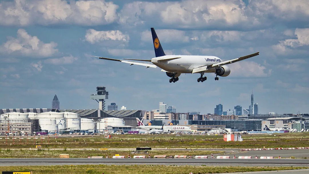 Ferienstart am Flughafen: Der Fraport-Leitfaden für entspanntes Reisen