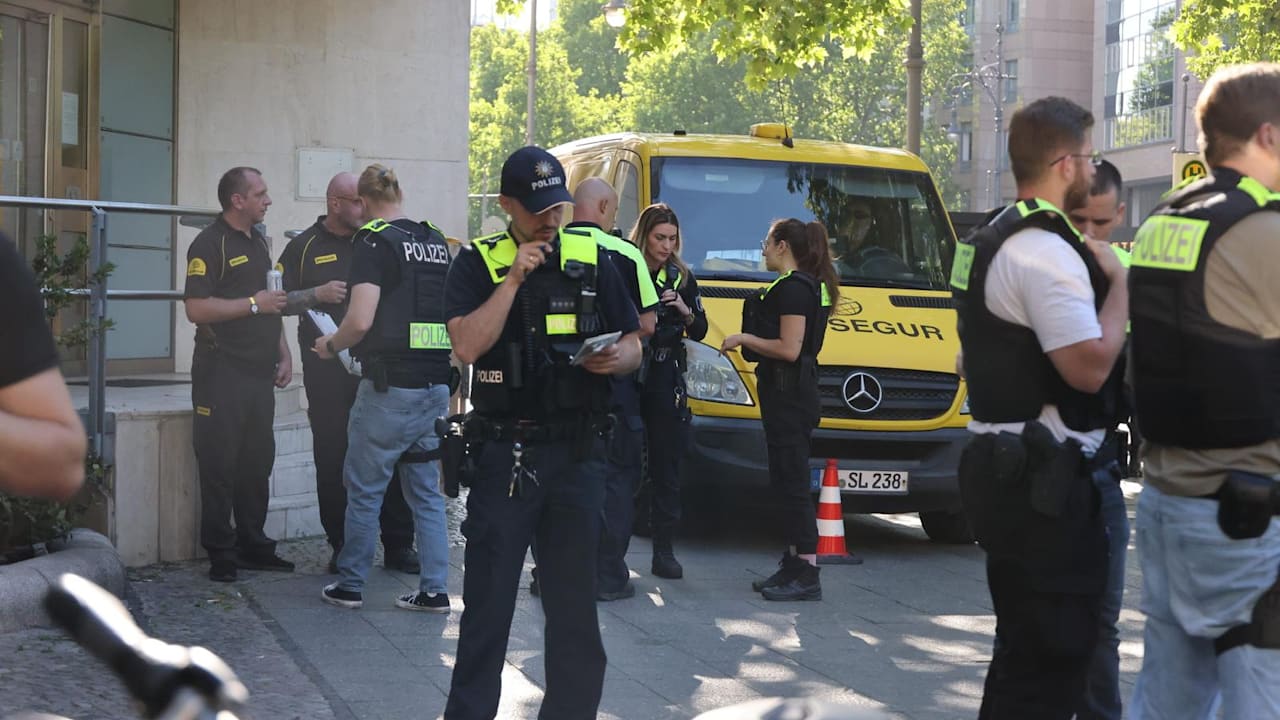 Überfall am Berliner Kudamm: Geldtransport-Räuber erbeuteten Geldkassetten | Regional
