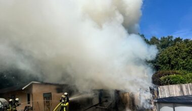 FW-BO: Gartenlaubenbrand in Hofstede verursacht weit sichtbare Rauchsäule