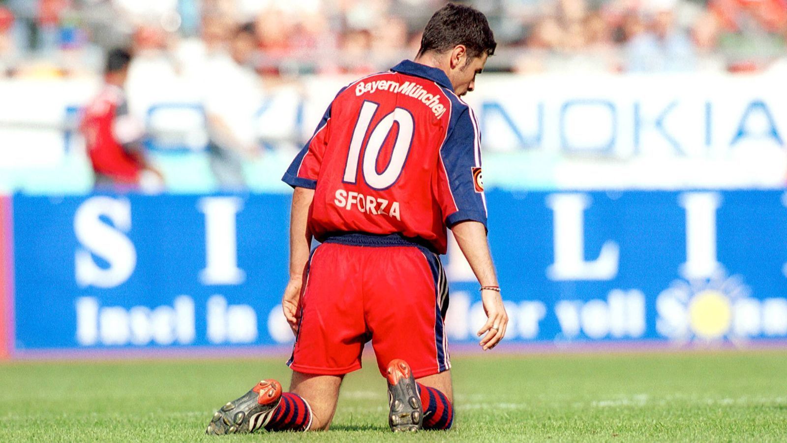 <strong>Ciriaco Sforza</strong><br>
                Rückennummer 10 beim FC Bayern: von 2000 bis 2002 Position: Defensives Mittelfeld
