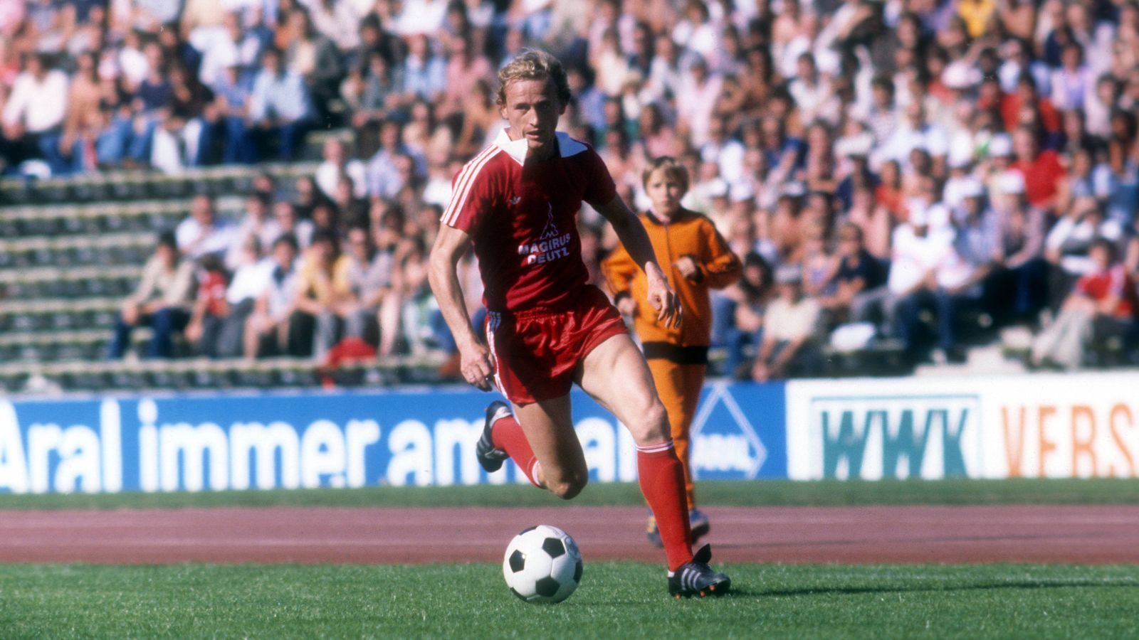 <strong>Bernd Dürnberger</strong><br>
                Rückennummer 10 beim FC Bayern: von 1978 bis 1979 Position: Mittelfeld/Abwehr
