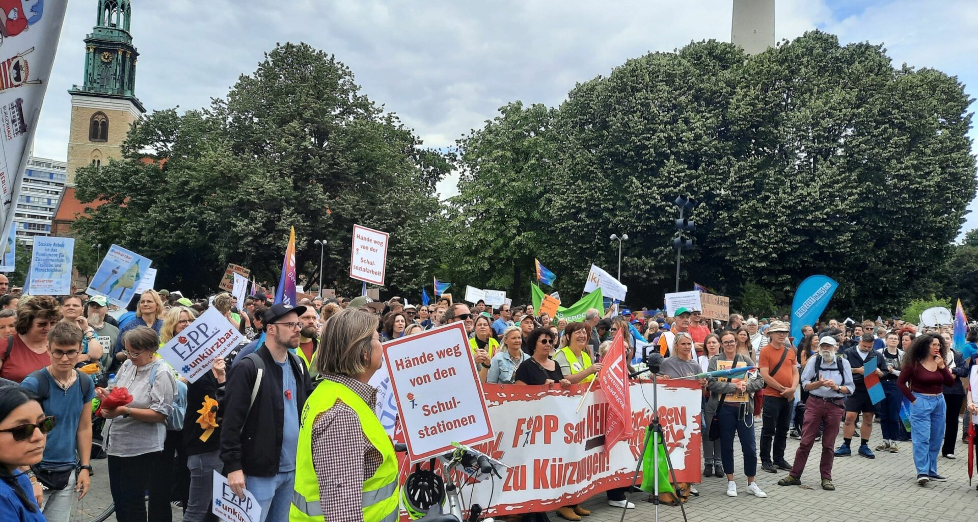 Bildung – Berlin: Mit dem Imkerhut gegen Kürzungswut