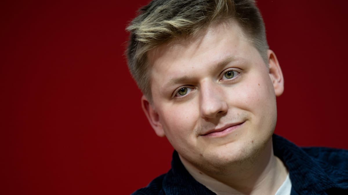 Satiriker „El Hotzo“ muss wegen Trump-Posts vor Gericht