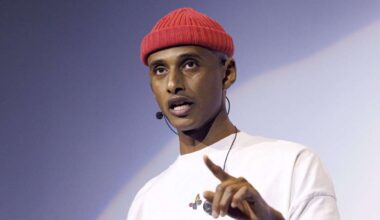 Comedian in Stuttgart: „Du bist spät dran“ – Teddy irritiert über schwäbische Unpünktlichkeit