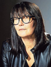 Anna Schneider (Jahrgang 1966) schreibt Kriminalromane und Thriller für Jugendliche und Erwachsene, für die sie sich gern im Alltag inspirieren lässt. Foto: Gaby Gerster