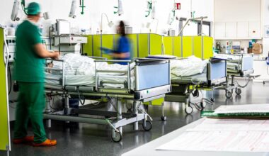 Gewalt gegen medizinisches Personal: Kliniken verstärken Sicherheit wegen Übergriffen auf Mitarbeiter