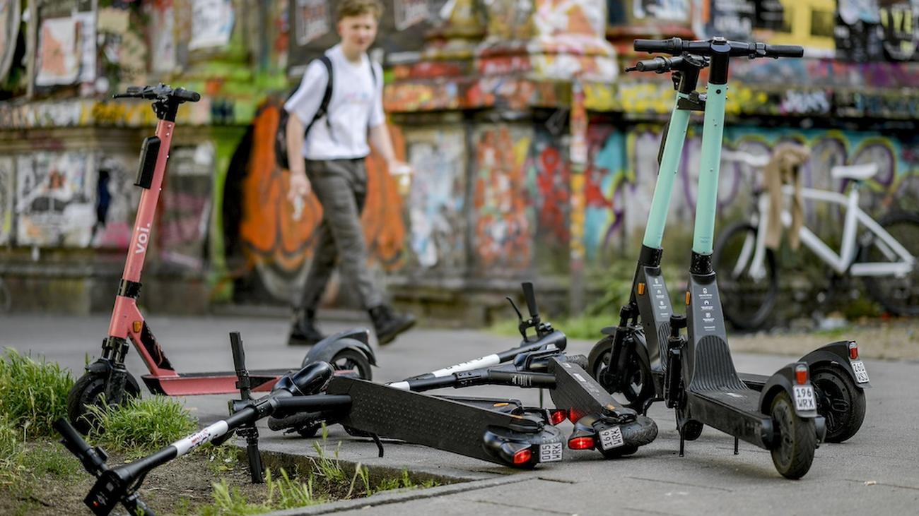 Elbvertiefung: Der tägliche Newsletter aus Hamburg: E-Scooter: Stillleben am Straßenrand