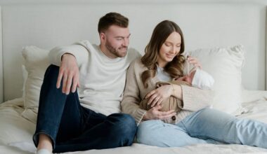 Hailie Mathers mit ihrem Sohn Elliot und ihrem Mann Evan