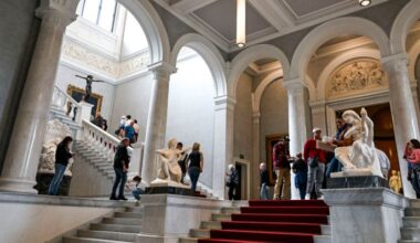 Archivbild: Zahlreiche Besucher kommen zum „Inselfest" anlässlich des Jubiläums "200 Jahre Museumsinsel Berlin“ in die Alte Nationalgalerie. (Quelle: dpa/Kalaene)